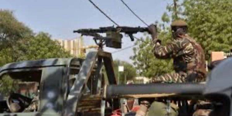 Malian army heading to Niger ambushed by terrorists, heavy casualties reported