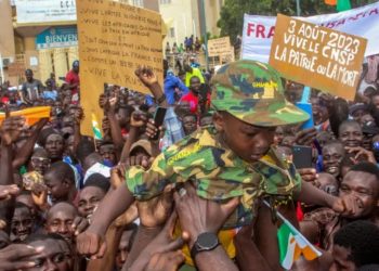 Defiance, fear in Niger as ECOWAS deadline looms