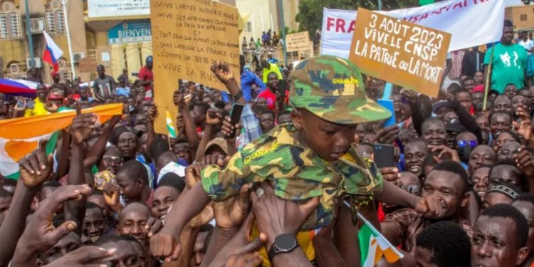 Defiance, fear in Niger as ECOWAS deadline looms