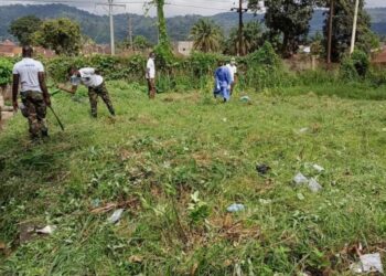 2nd Infantry Brigade Joins Forces with CSOs and Youth Groups in Kenema Hospital Cleanup