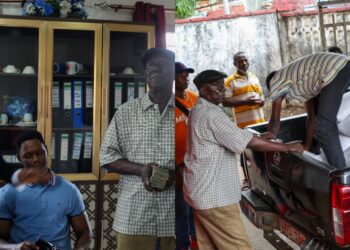 Chief Sam Sumana Donates to APC Task Force