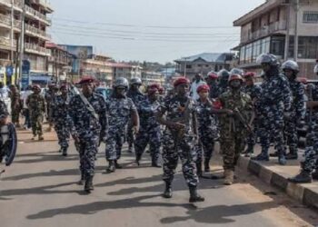 Police Officer Allegedly Threatens to Kill Civilians at Kroo Town Road (Video)